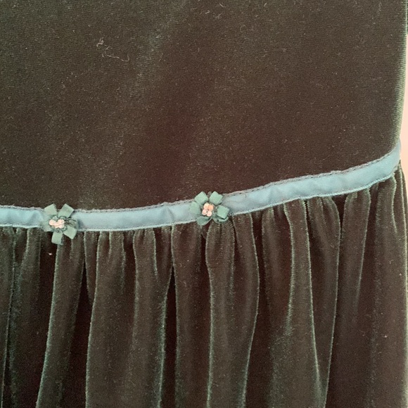 New Moves, Beautiful Dress of Dark Velvety Fabric, Perfect Holiday Dress, Size 5 - Picture 3 of 10